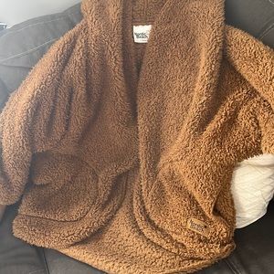 Teddy brown, nordic beach shrug